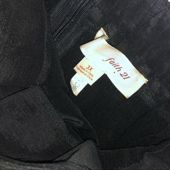 Plus size little black dress - Picture 4 of 4